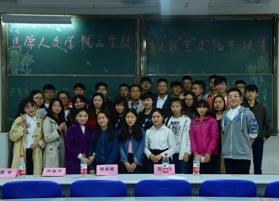 图为参加评比相关人员合照 图为参加评比相关人员合照
